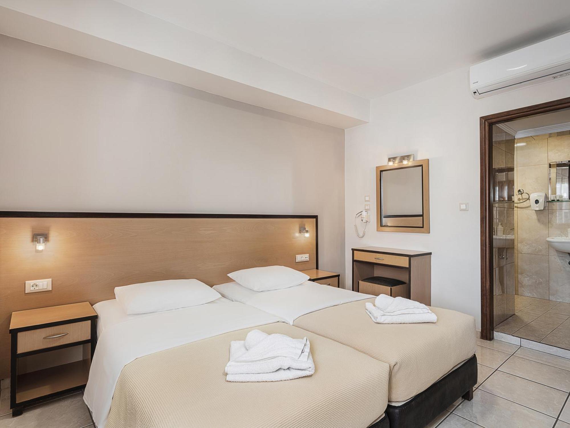 Theofilos City Hotel Chrissi Akti Chania Exterior foto