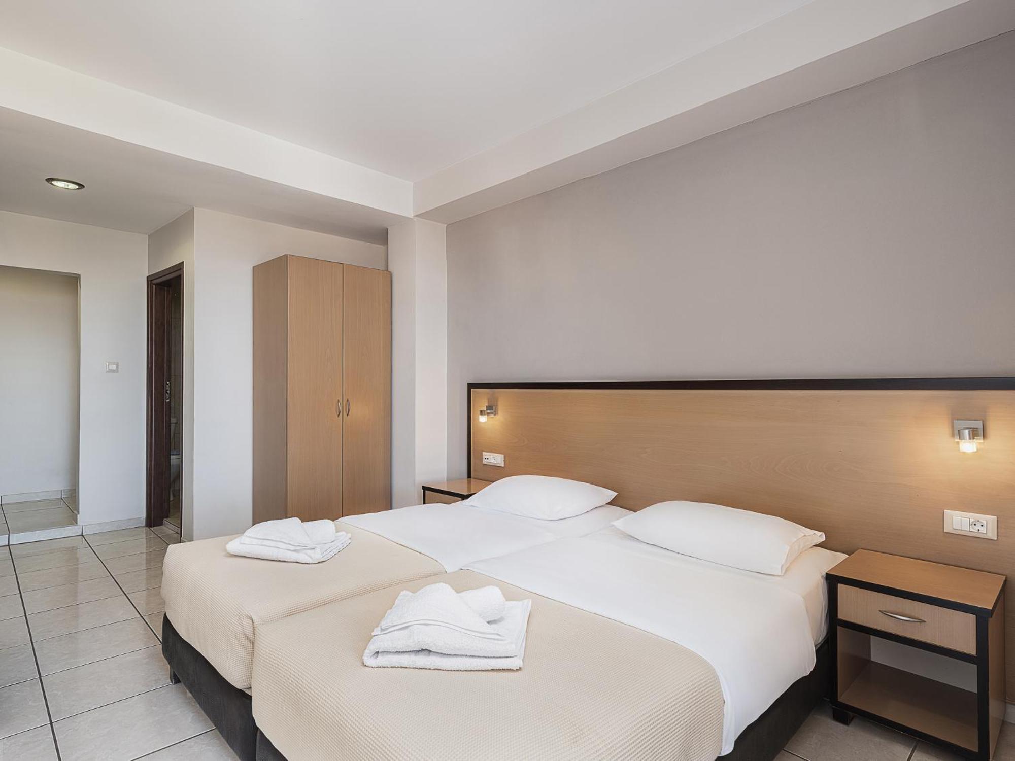 Theofilos City Hotel Chrissi Akti Chania Exterior foto