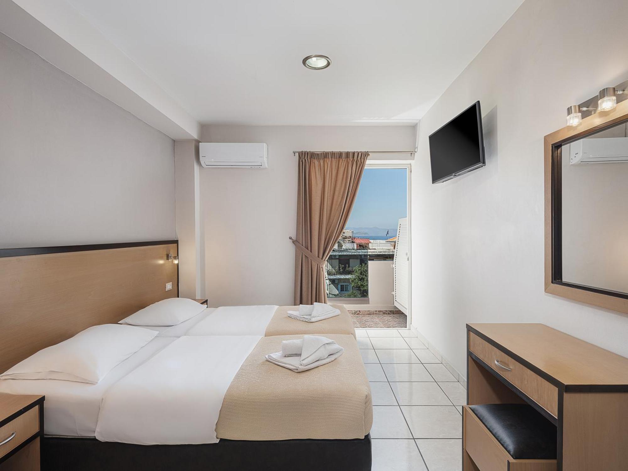 Theofilos City Hotel Chrissi Akti Chania Exterior foto