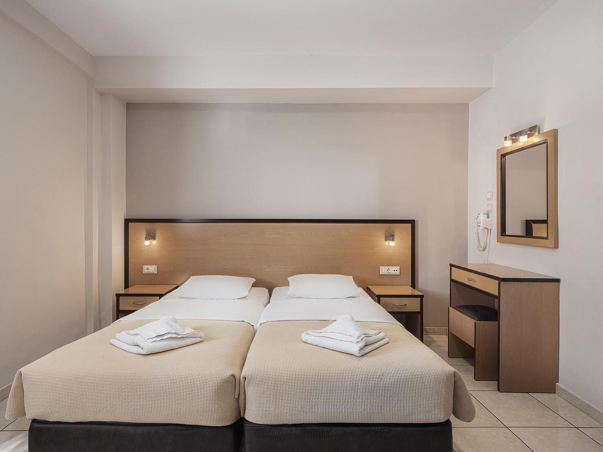 Theofilos City Hotel Chrissi Akti Chania Exterior foto