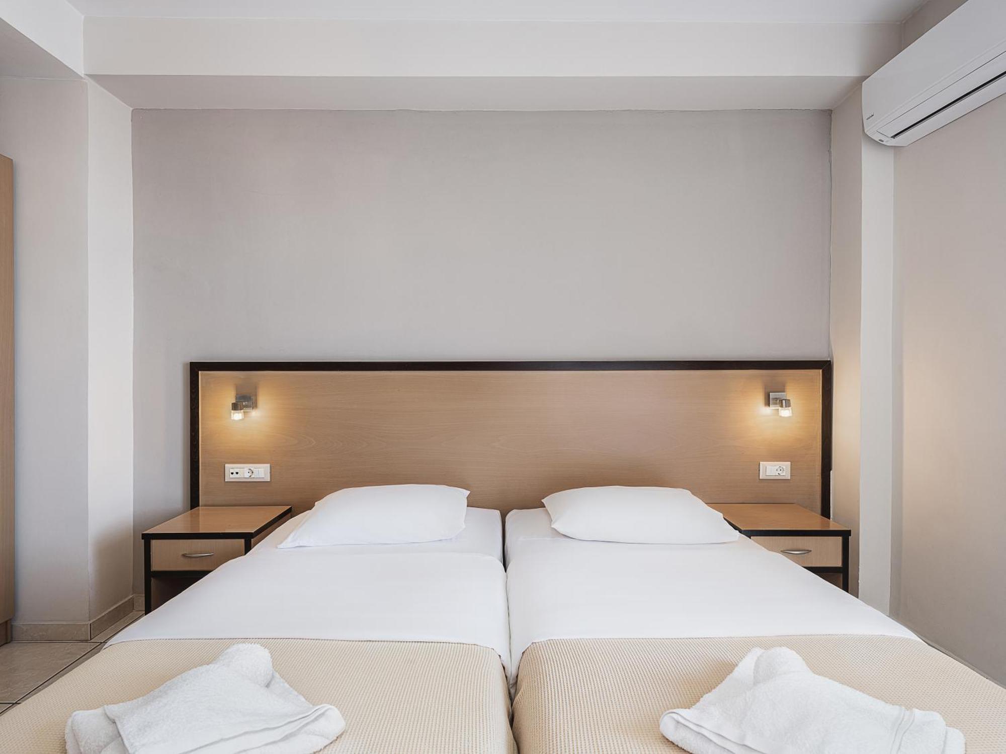Theofilos City Hotel Chrissi Akti Chania Exterior foto