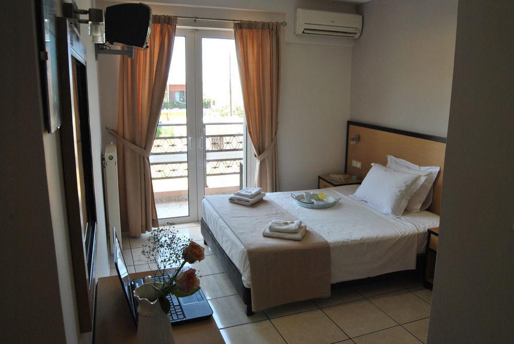 Theofilos City Hotel Chrissi Akti Chania Exterior foto